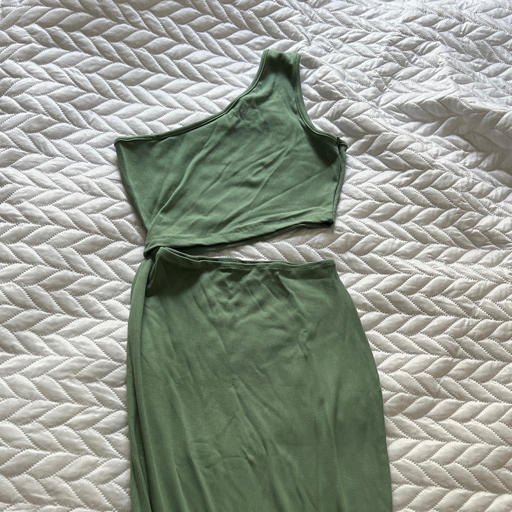 Elegant Green One-Shoulder Dress